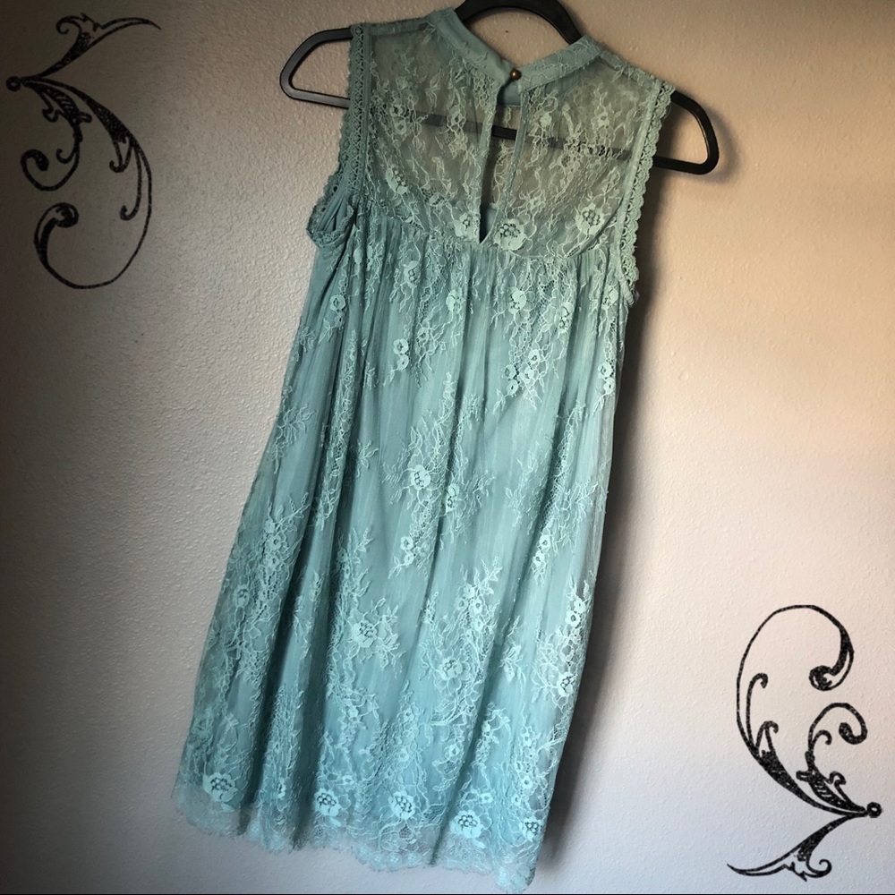 Dress - Picture 5 of 7